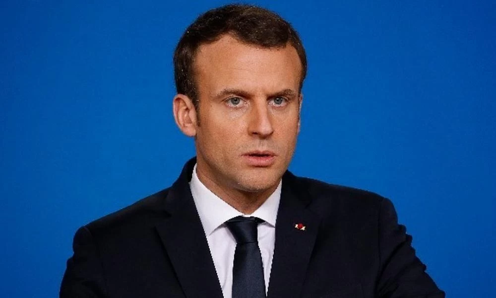 Εμανουέλ Μακρόν: Επισκέφθηκε τον σύζυγο του θύματος στο Ραμπουγιέ